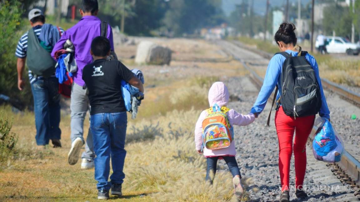 Estudia EU vacunar a migrantes en frontera que crucen desde México