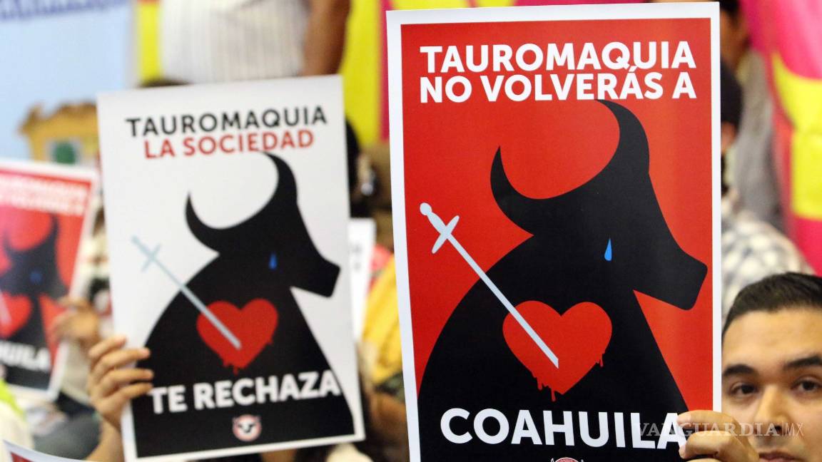 $!Se manifiestan contra la tauromaquia en el Congreso de Coahuila; hay opiniones encontradas