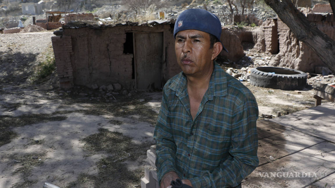 Viven familias de saltillenses en un cerro sin servicios básicos