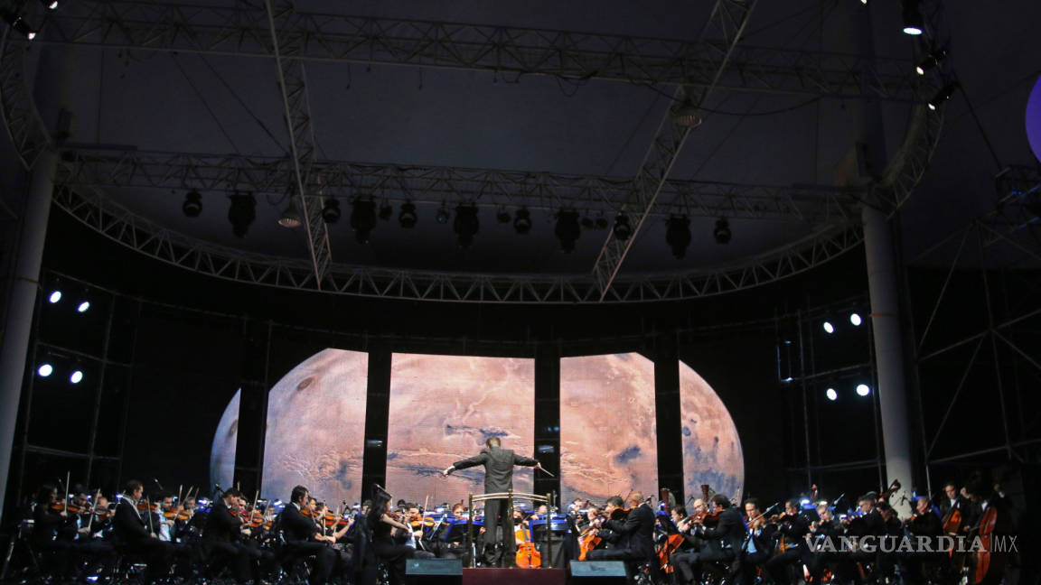 $!Una noche interplanetaria en la FIL