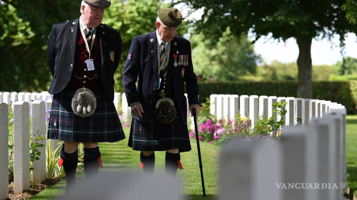$!Minuto de silencio por los soldados caídos en Normandía