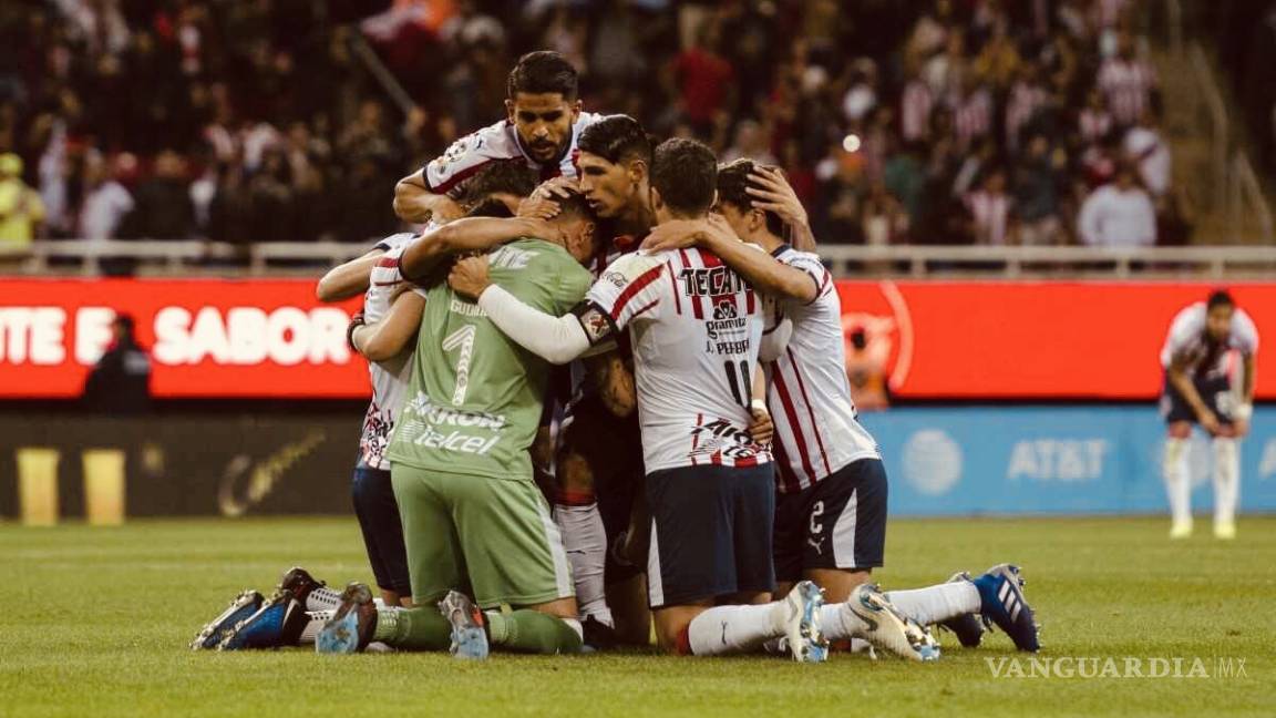 El VAR le da a Chivas su tercer triunfo consecutivo en el Clausura 2019