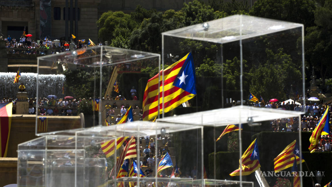 Miles de personas se manifiestan en Barcelona a favor del referéndum
