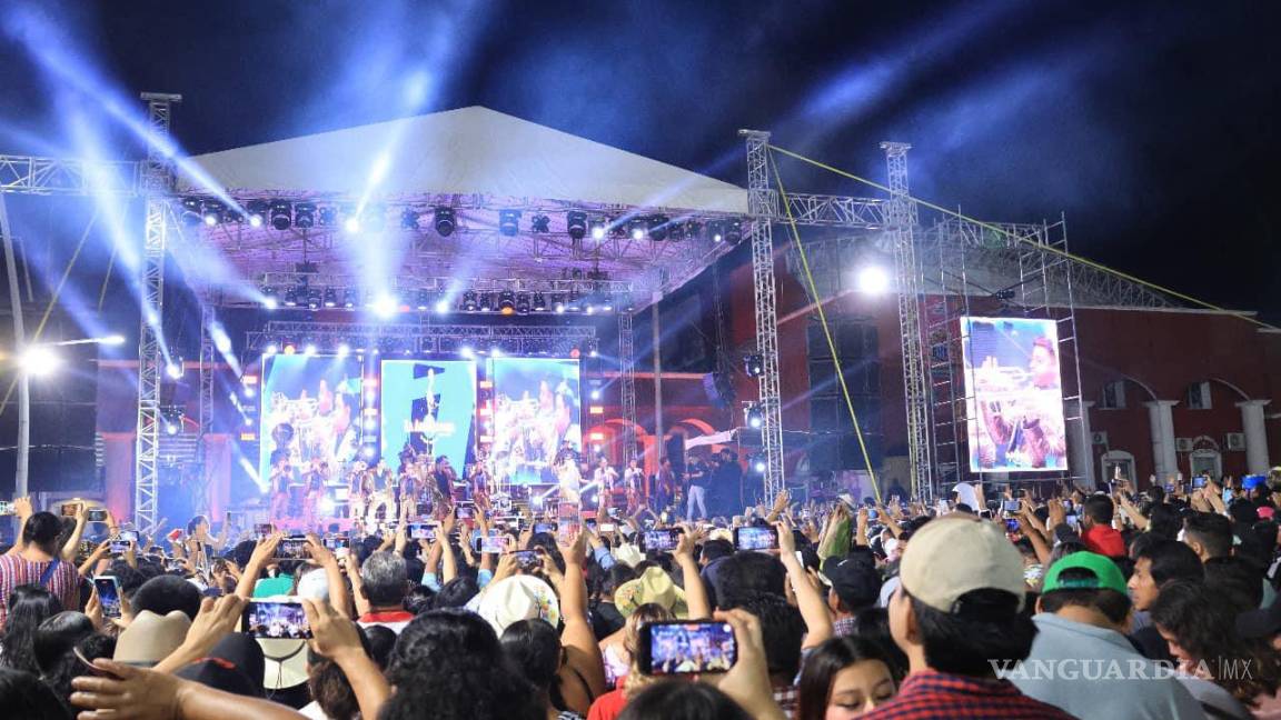 ¡No asusten! Se desata el caos durante presentación de Arrolladora Banda El Limón en carnaval de Tabasco