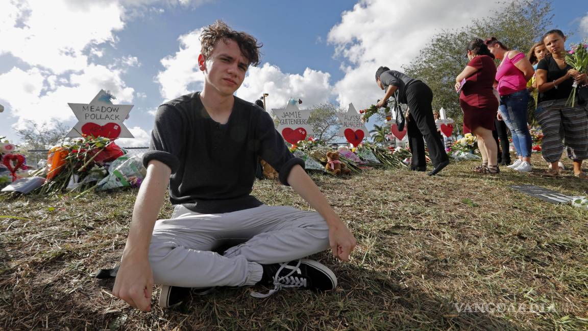 Alumnos de Florida canalizan su ira y tristeza en luchar contra la violencia