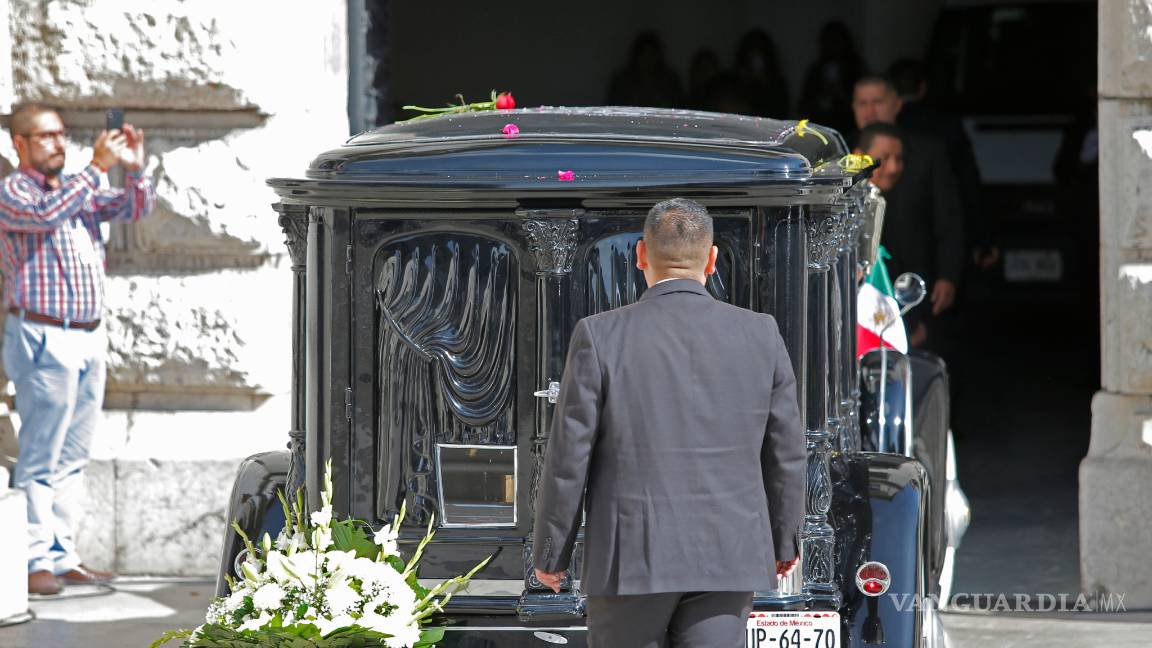 $!FOTOGALERÍA: Palacio de Bellas Artes rinde tributo al príncipe de la canción José José