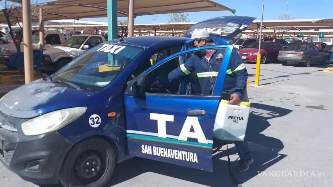 Sanitizan taxis en San Buenaventura