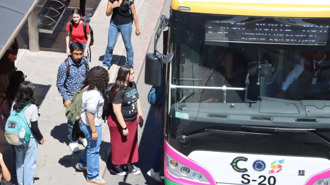 $!El programa social busca aliviar la economía familiar y fomentar la corresponsabilidad ciudadana en el cuidado del nuevo sistema de transporte.