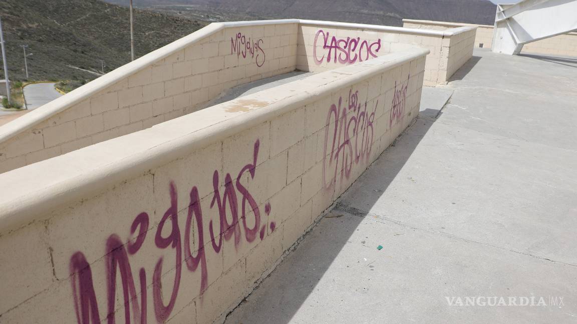 $!Pandilleros, dañan con graffitis a Cristo de las Galeras de Saltillo