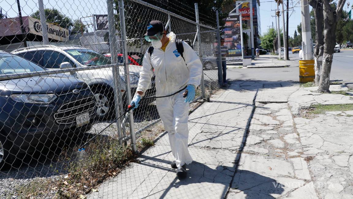 $!Coronavirus: Desinfectan bulevares y colonias en Saltillo por COVID-19