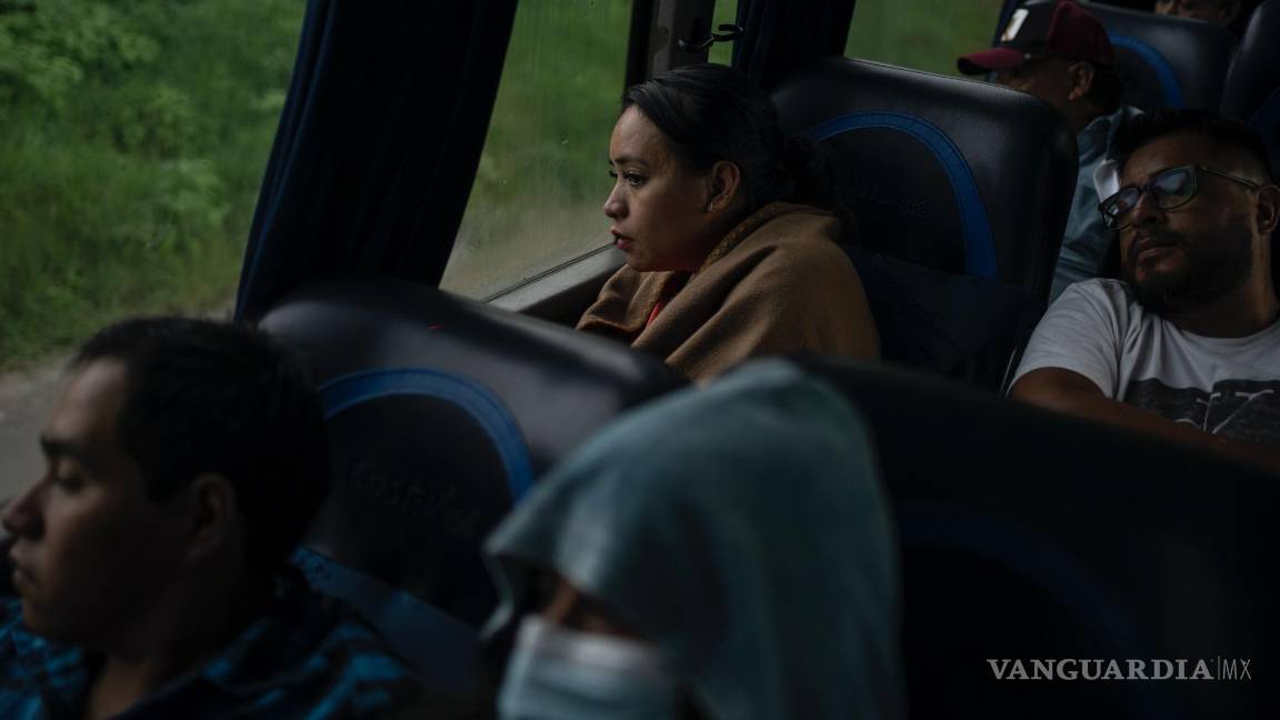 $!La hermana de Christian Rodríguez viaja a CDMX pedir justicia por la desaparición hace 10 años de 43 estudiantes, incluido su hermano.