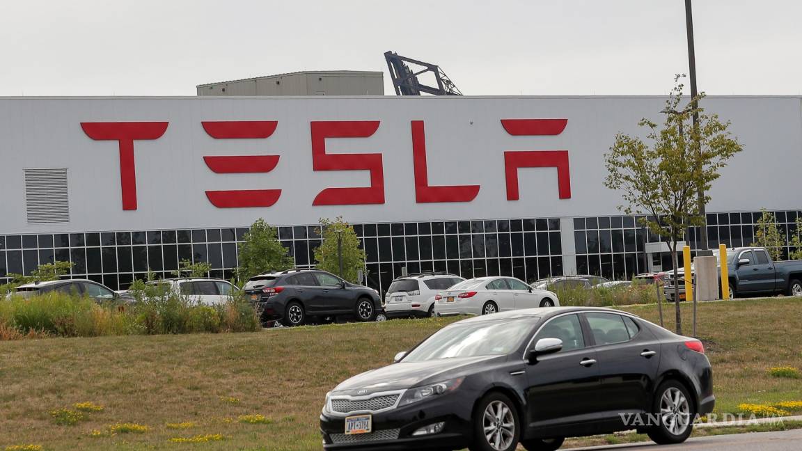 Tesla violó leyes laborales amenazando a sus empleados, afirma un tribunal de California