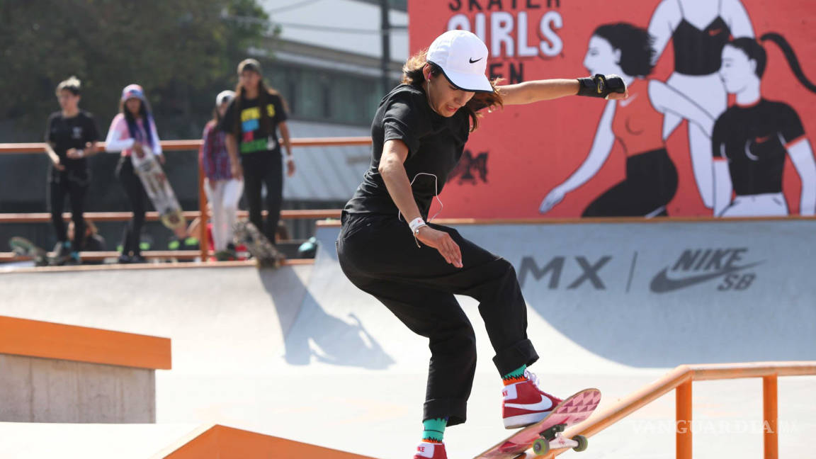 Atletas mexicanas se suben al podio en skateboarding
