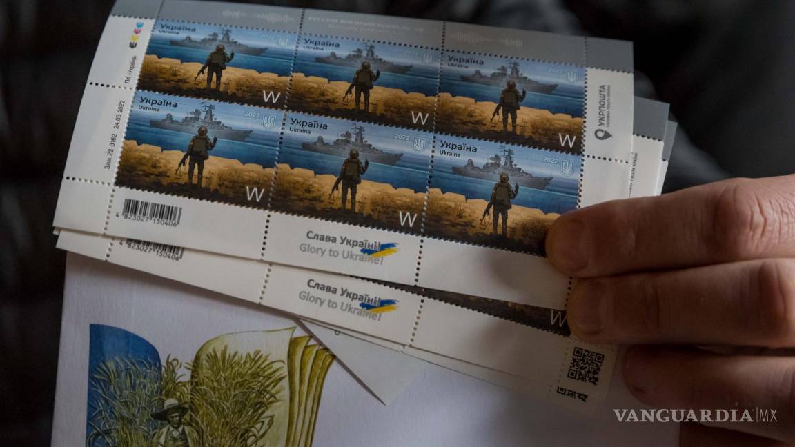 Es la locura en Kiev, ucranianos hacen largas filas para comprar el timbre postal del hundimiento del Moskva