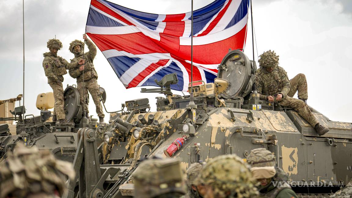 $!Los militares británicos despliegan la bandera de la Unión Jack antes del inicio del ejercicio Steadfast Dart 2025.
