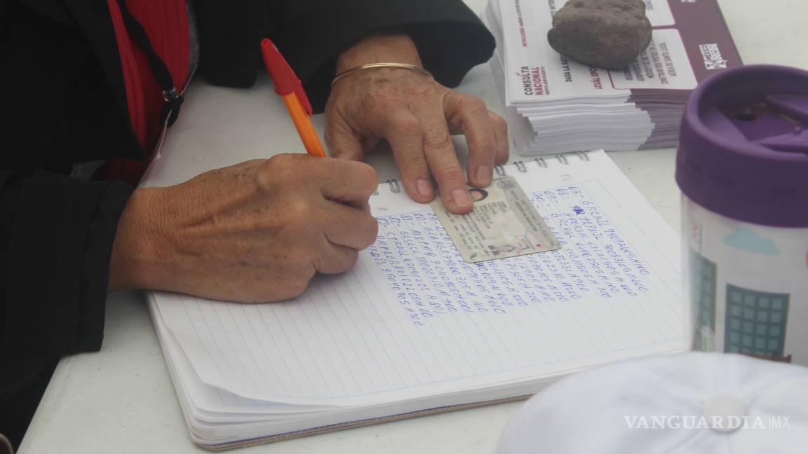 $!Delegado de AMLO en Coahuila defiende la consulta del NAIM pese a fallas