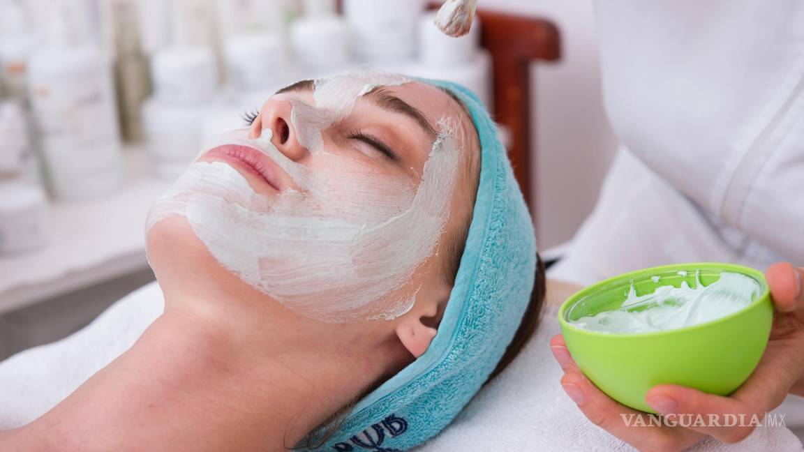 $!Años de exposición a los rayos UVA y UVB dañan las células de la capa superior de la piel.