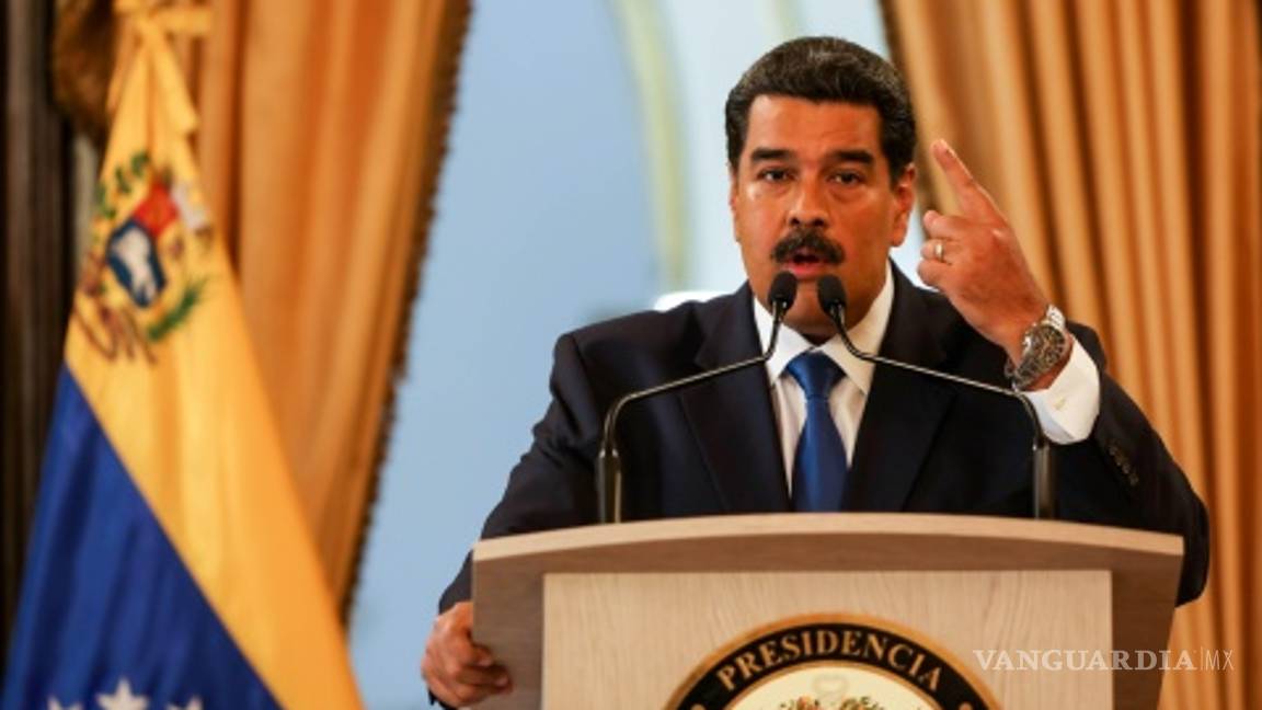 $!Le cortan la luz a Maduro en plena conferencia de prensa