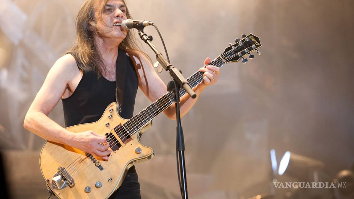$!Foo Fighters rinden homenaje a Malcolm Young en el Corona Capital