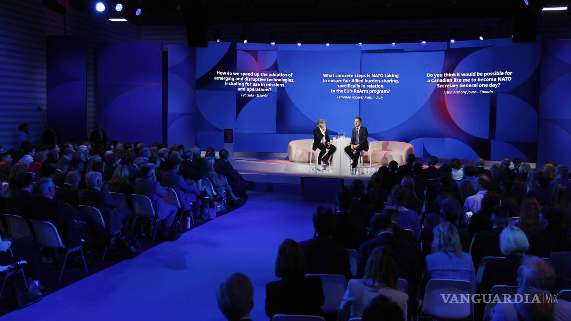 $!El secretario general de la OTAN, Mark Rutte habla ante el público en el foro público de la OTAN, en el margen de la cumbre de la organización en La Haya.