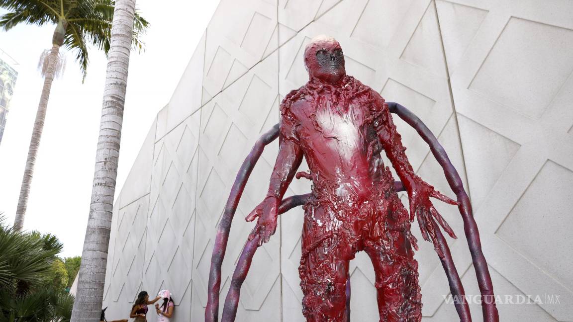 $!Una estatua de Vecna de Stranger Thingsse encuentra afuera del centro de convenciones de San Diego.