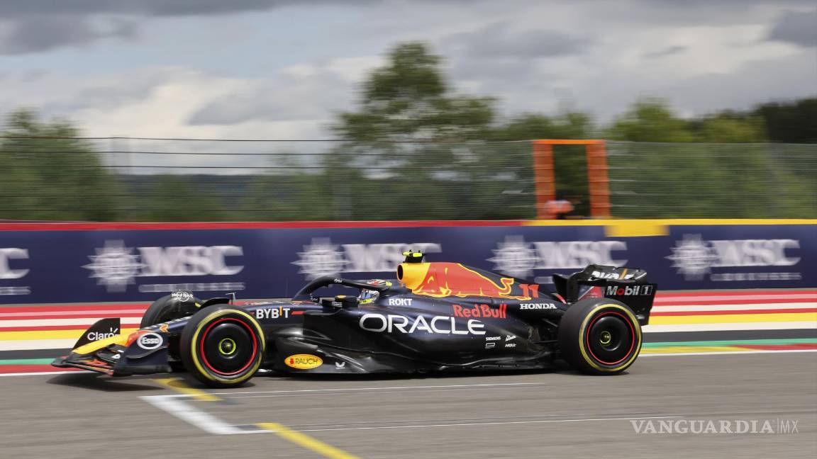 $!El piloto mexicano tuvo un gran domingo después de abandonar el sábado la carrera sprint del Gran Premio de Bélgica.