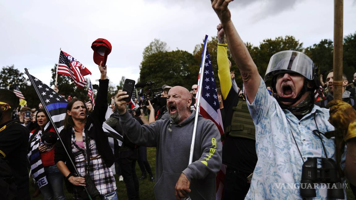 Marchan supremacistas blancos en Portland
