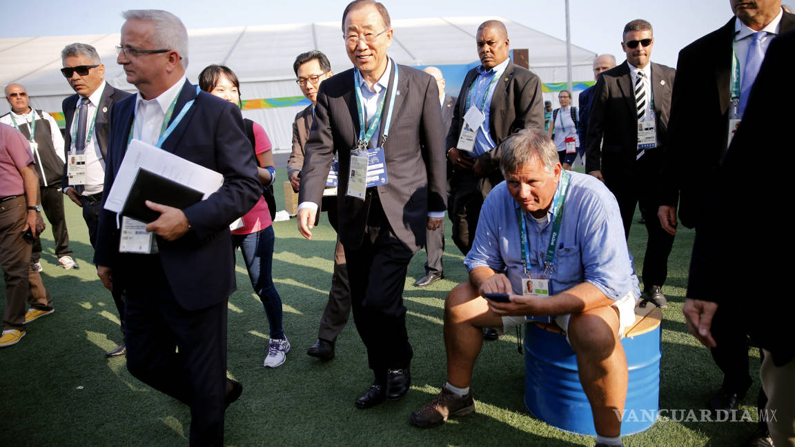 Ban Ki-moon visita al equipo de deportistas refugiados en la Villa Olímpica