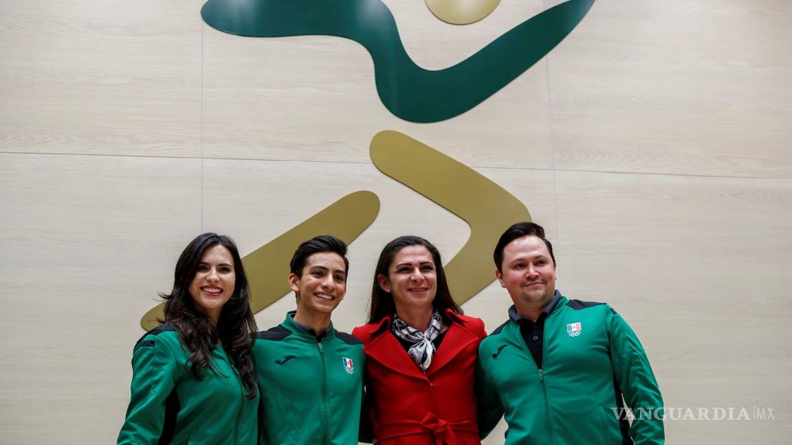 $!El patinador artístico mexicano Donovan Carrillo durante una rueda de prensa en la Conade en Ciudad de México (México). EFE/José Méndez