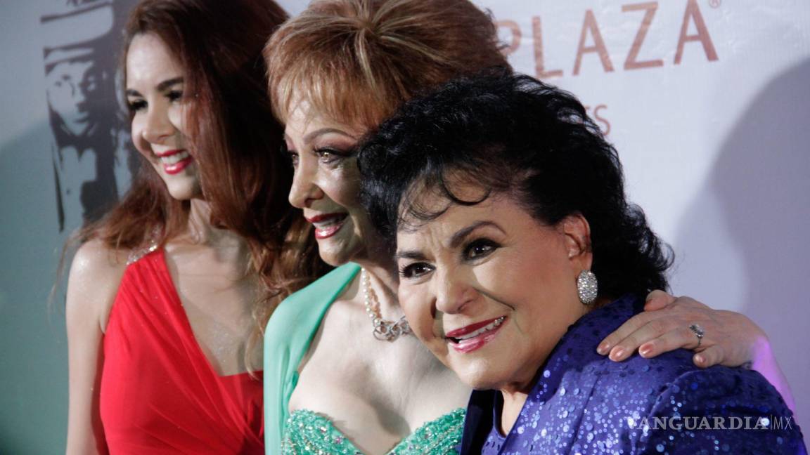 $!22 de abril de 2015. Carmen Salinas a su llegada a la XLIV entrega de las Diosas de Plata. Cuartoscuro/Iván Stephens