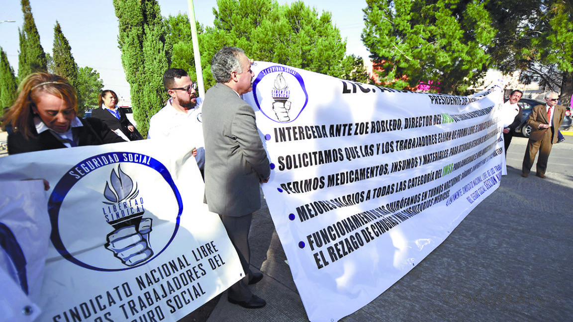 Le pide medicamentos a AMLO el sindicato del Seguro Social de Nuevo León