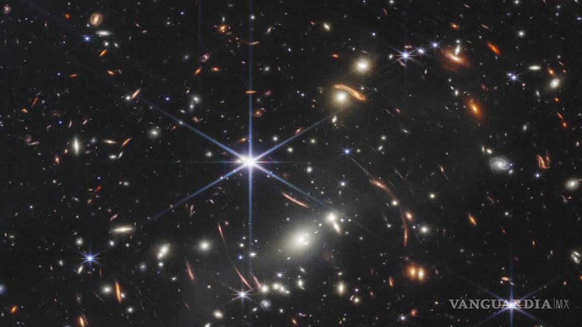 Divulga la NASA la primera fotografía del telescopio James Webb; revela galaxias y ofrece el vistazo más profundo del cosmos