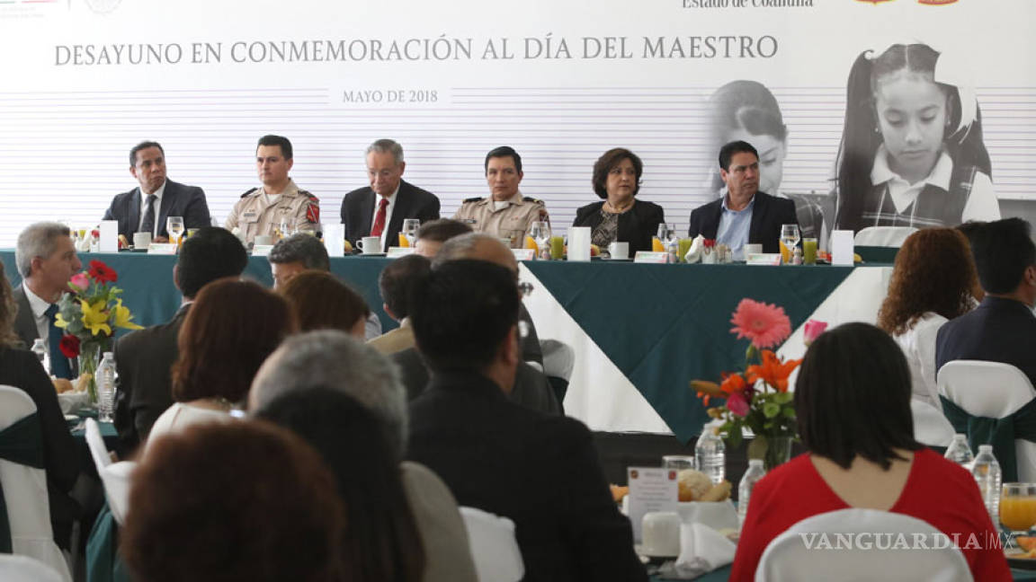 Celebran militares a profes de Coahuila