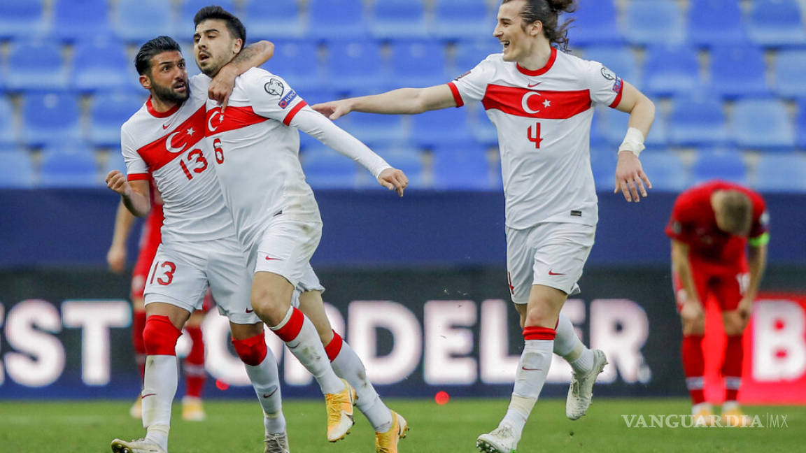 Turquía sigue con su paso demoledor en las eliminatorias de la UEFA