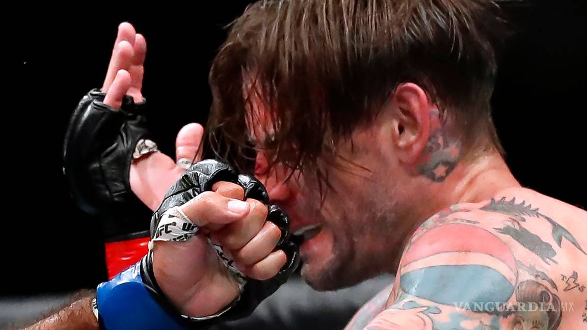 $!CM Punk regresa a las MMA ¡como comentarista!