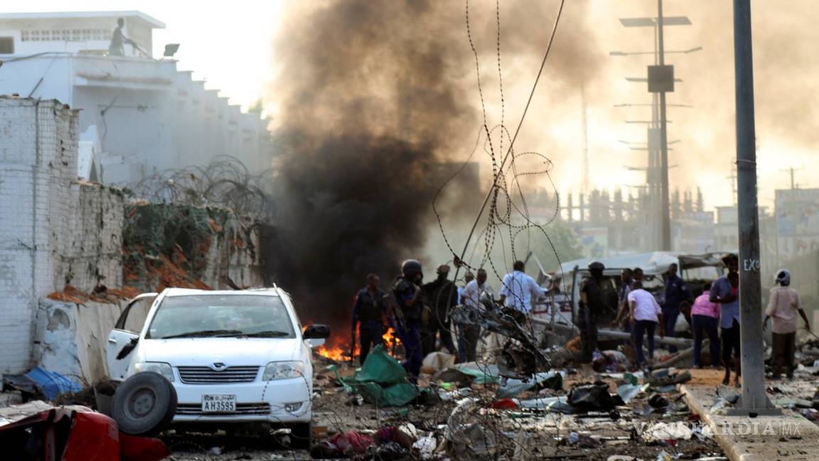 Explotan 4 coches frente a hotel en Somalia, hay 20 muertos, 17 heridos