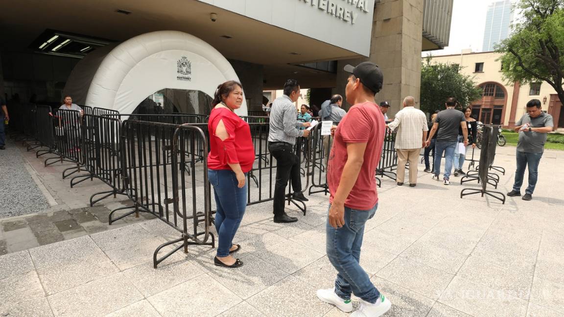 Instalan túnel sanitizante en edificio del Ayuntamiento de Monterrey