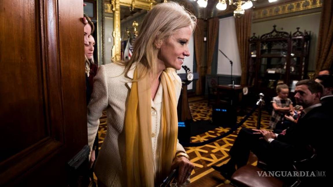 Oficina de Ética de EU acusa a Kellyanne Conway de abusar del cargo