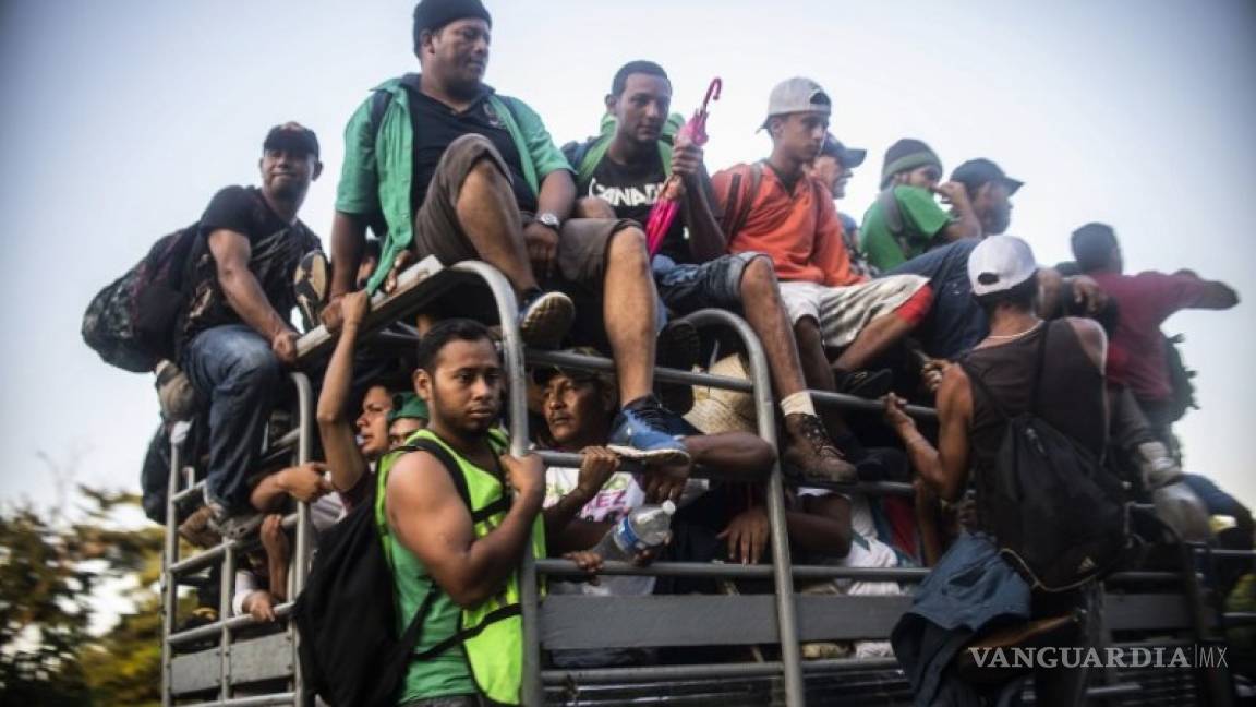 EU se prepara para contener migrantes, envía barreras de seguridad a la frontera con México