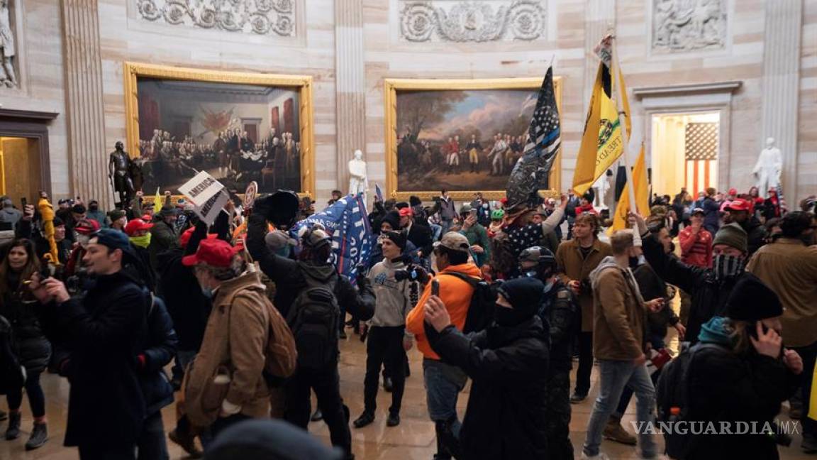 Asalto al Capitolio, un día histórico y lamentable que golpea la democracia en EU (fotos)