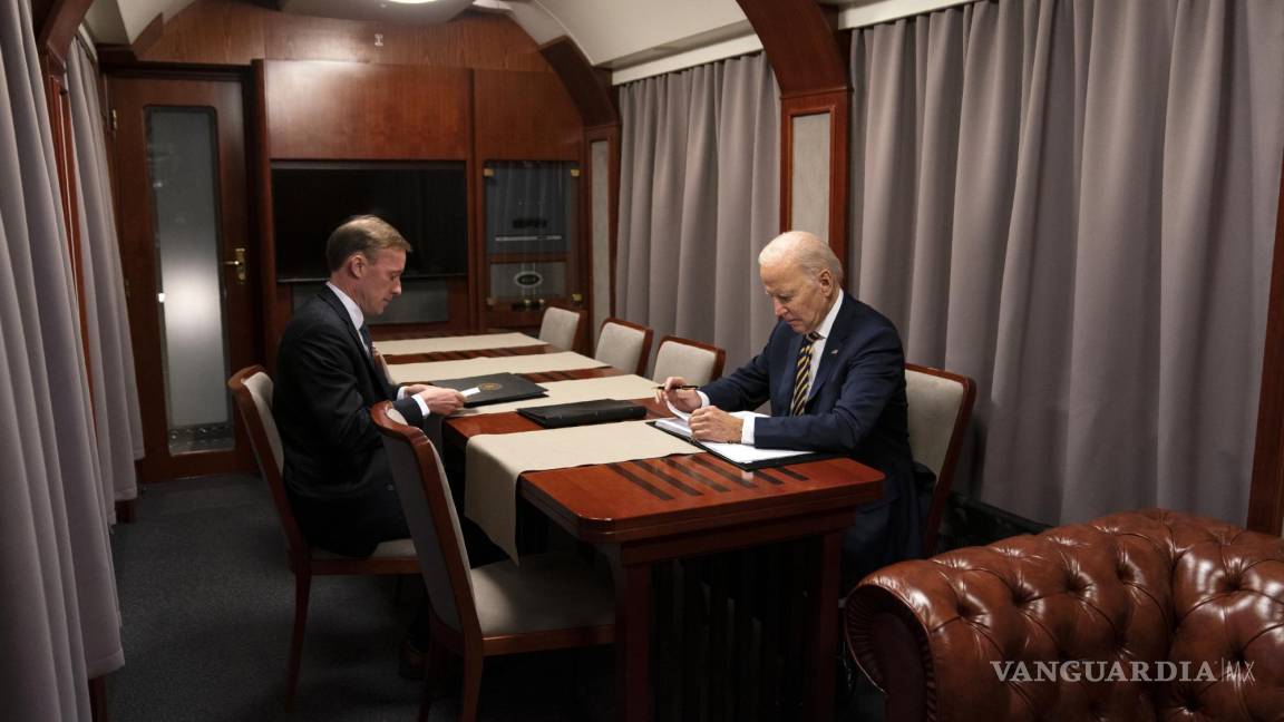 Critican republicanos a Joe Biden por no dar aviones de combate a Ucrania