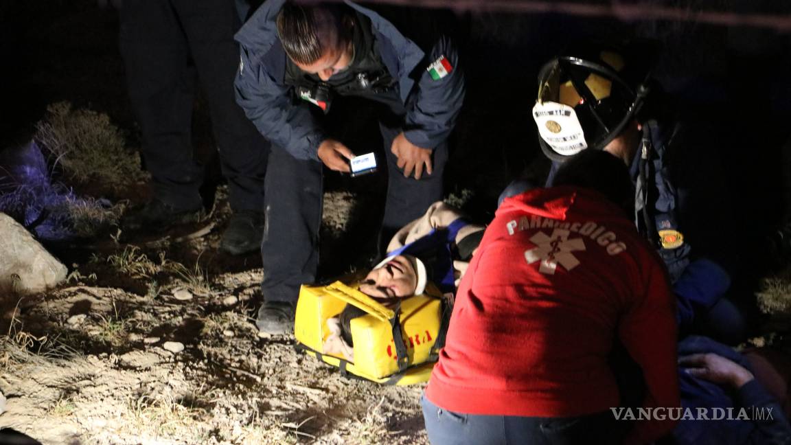 $!Denuncian que policías de Arteaga 'cazan' a parroquianos al salir de bar; provocan volcadura