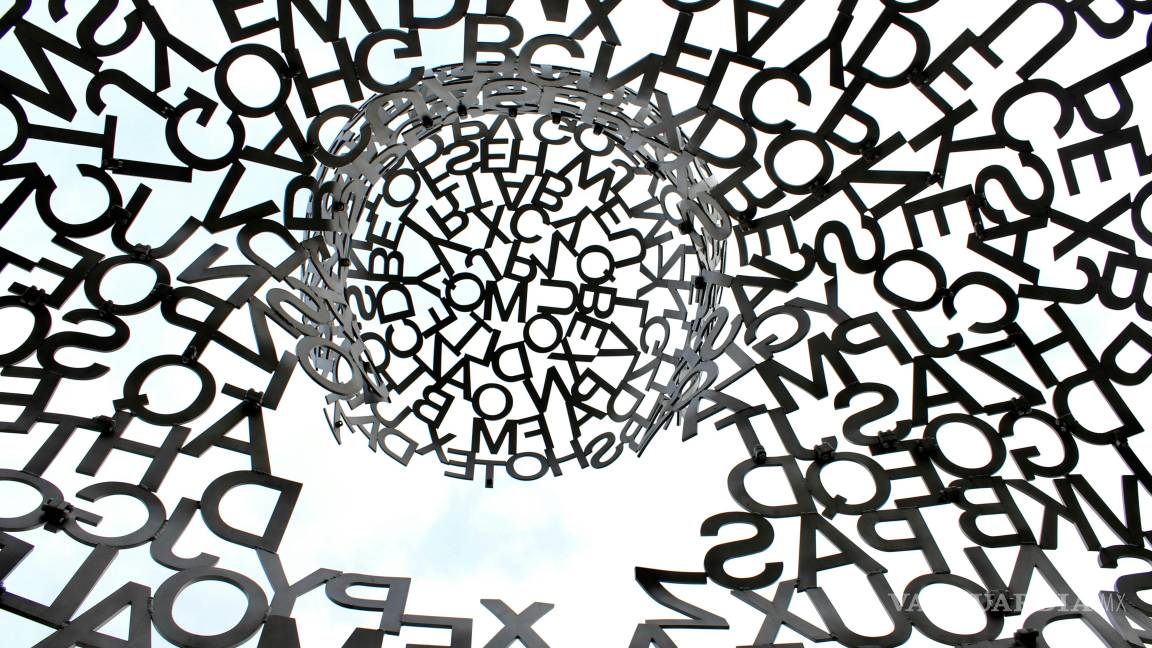 $!RAE actualiza el diccionario: añade palabras como morro, milenial, hashtag y 300 más