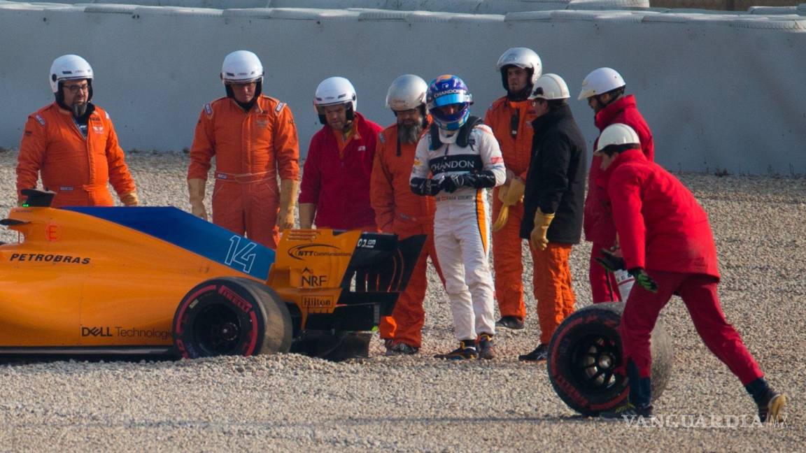 McLaren no comienza bien para Fernando Alonso, pierde una rueda en los primeros tests