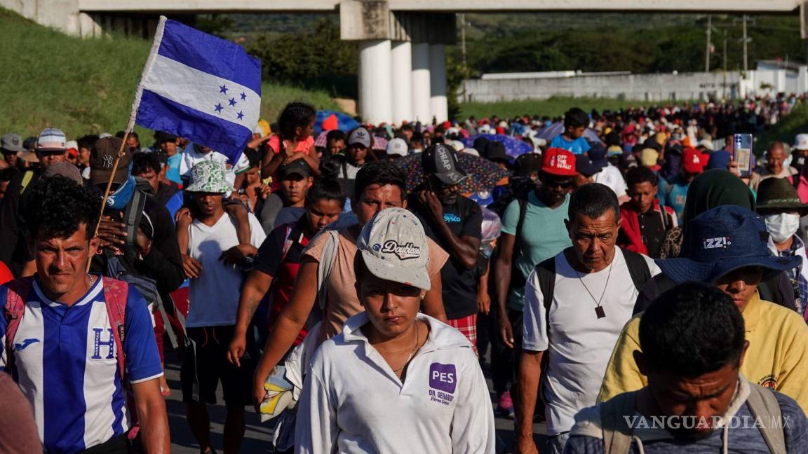 ‘Libra’ caravana migrante Chiapas y llegan a Oaxaca; buscan regularizarse y trabajar en México