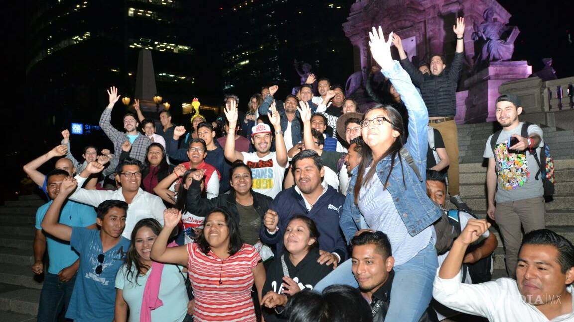 Desde el Ángel de la Independencia, mexicanos festejan el triunfo de Del Toro