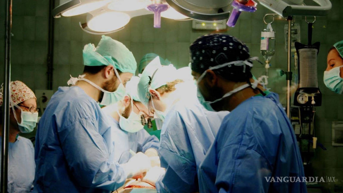Cirujano mexicano remueve con éxito tumor cerebral, sólo hay 30 casos similares en el mundo
