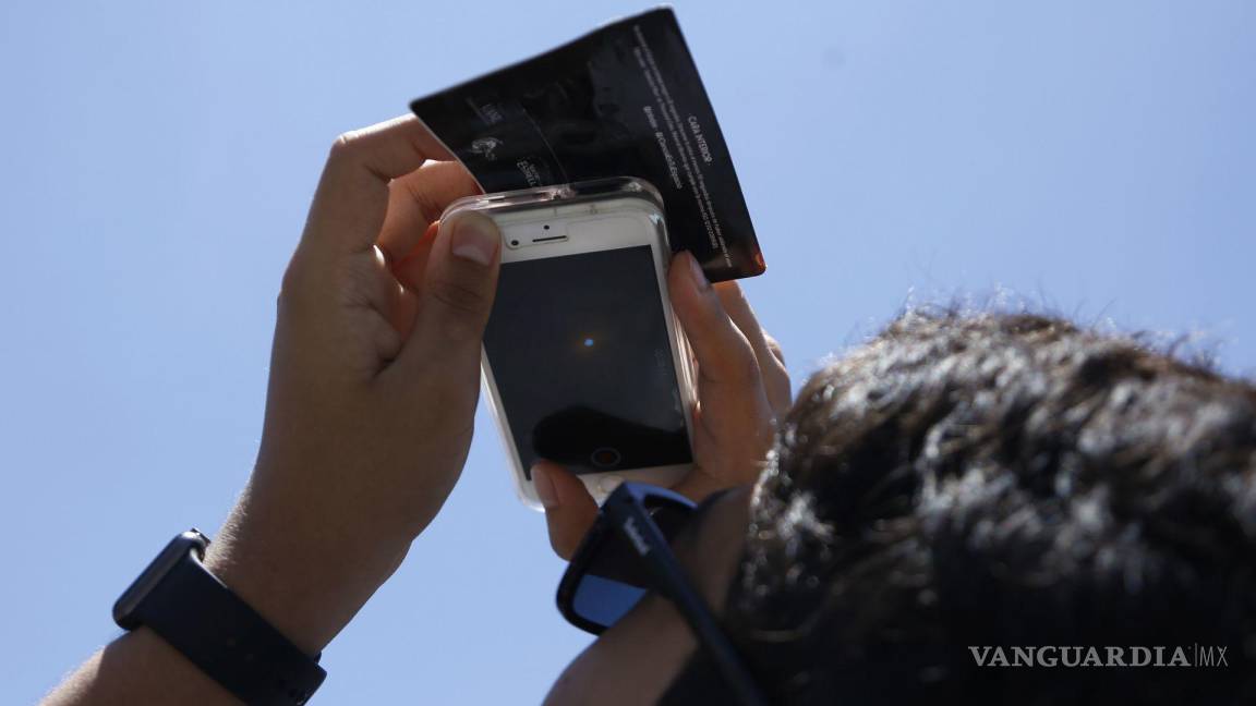 ¿Cómo tomar fotos del eclipse solar del sábado con tu celular?