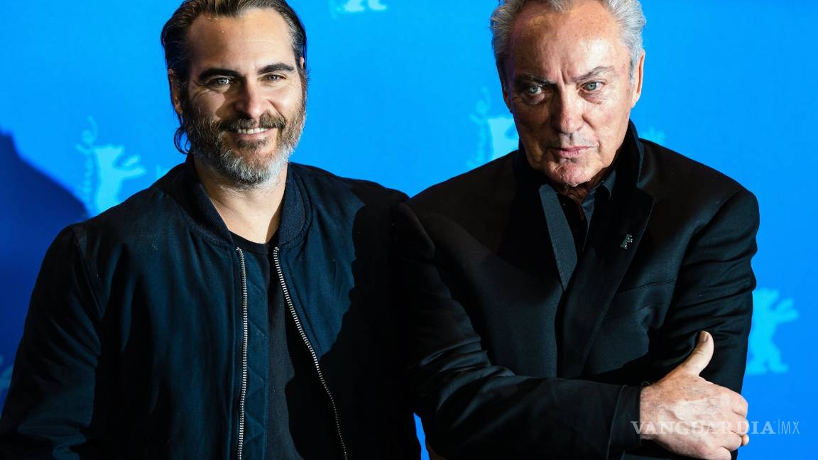 $!Joaquin Phoenix se queda dormido en la conferencia de prensa en la Berlinale