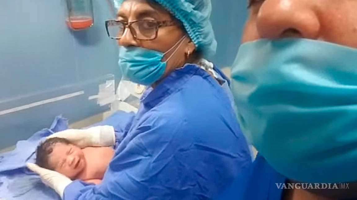 Pese a estar despedidos, médicos y anestesiólogo salvan a recién nacido